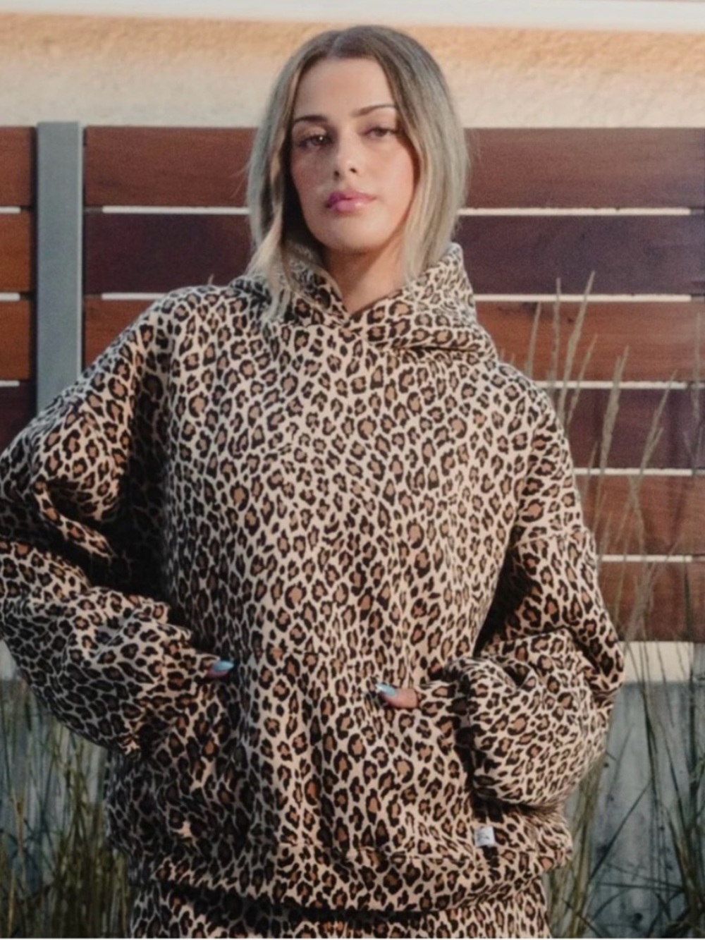 Akimbo Leopard Animal Print Club Hoodie Sweatshirt Tan Brown Women’s Size Large
